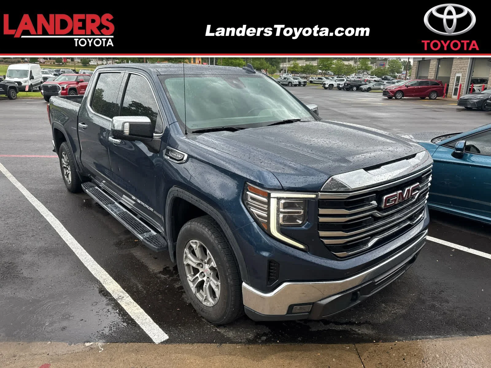 2022 GMC Sierra 4WD Crew Cab Short Box SLT's photo