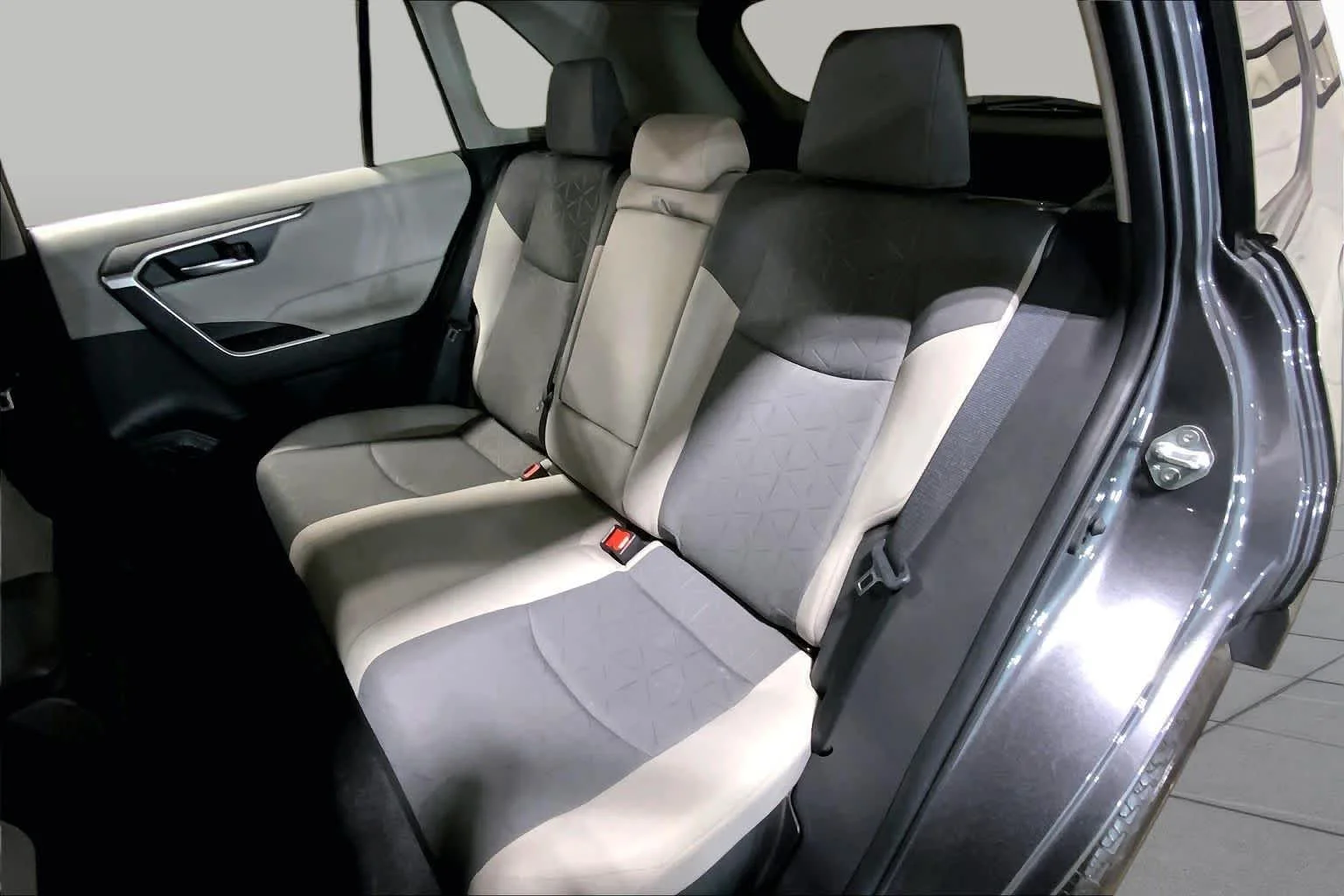 Used 2025 Magnetic Gray Metallic Toyota Hybrid XLE image 21