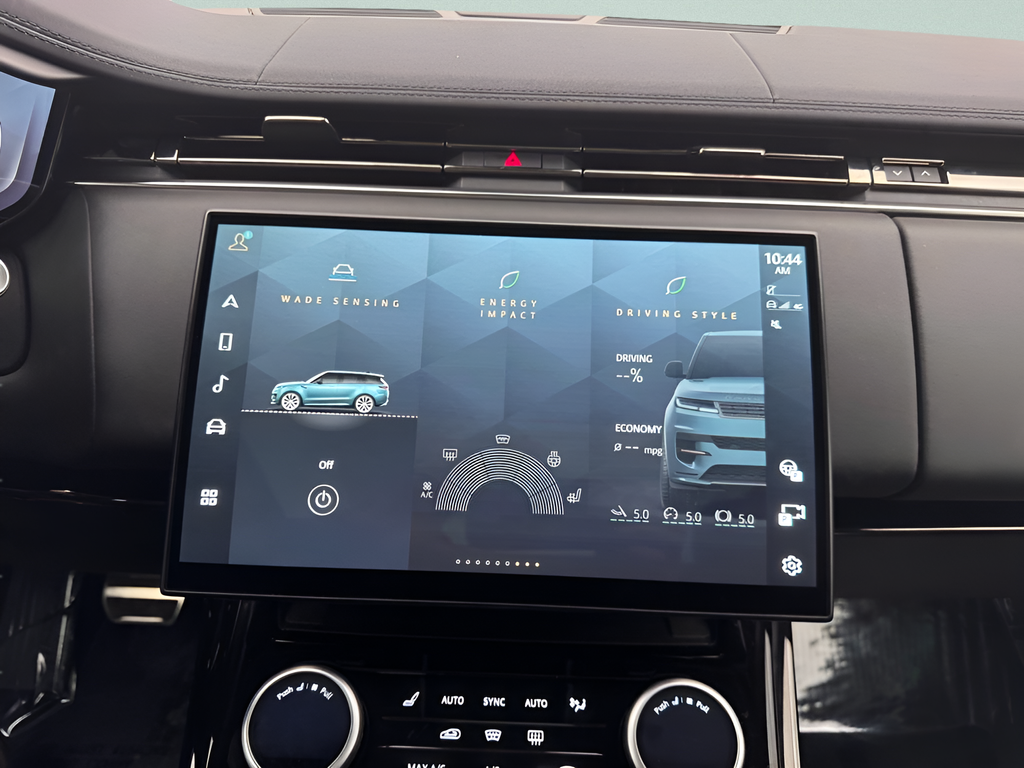 Used 2023  Land Rover SE Dynamic image 20