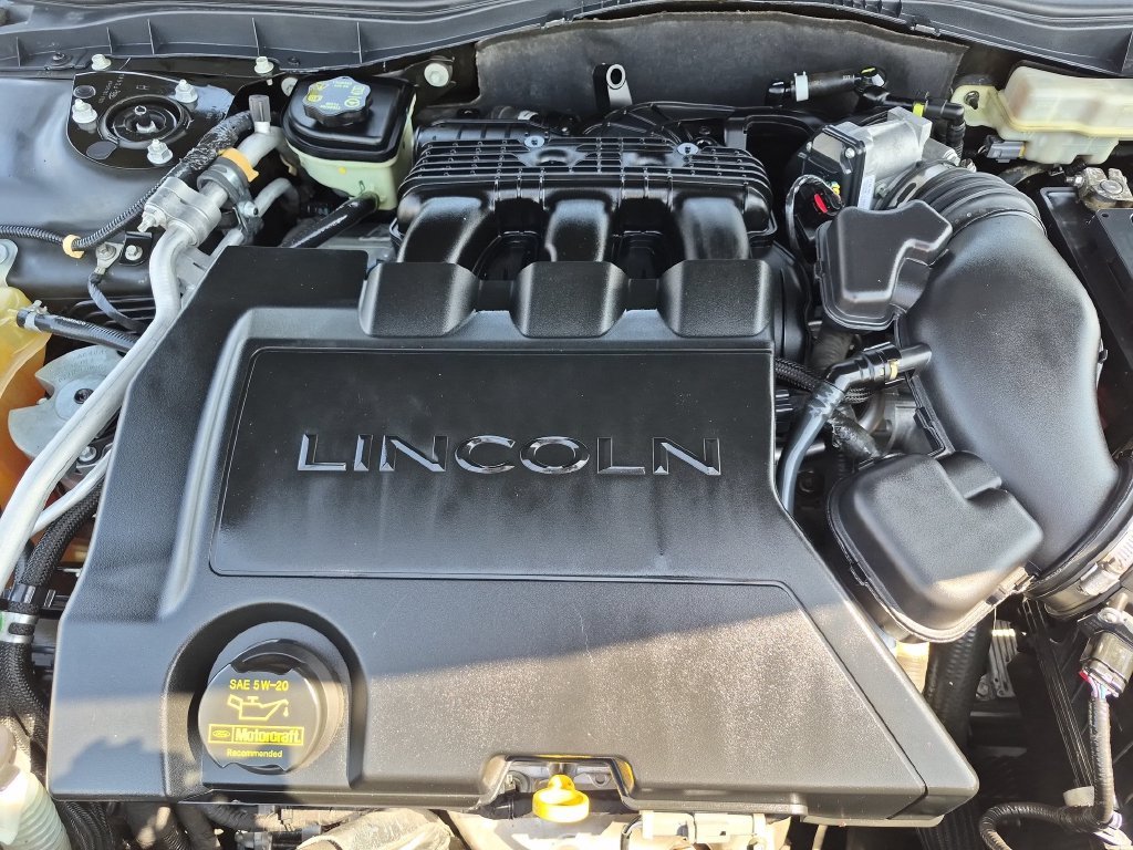 Used 2008 Black Lincoln Base image 31