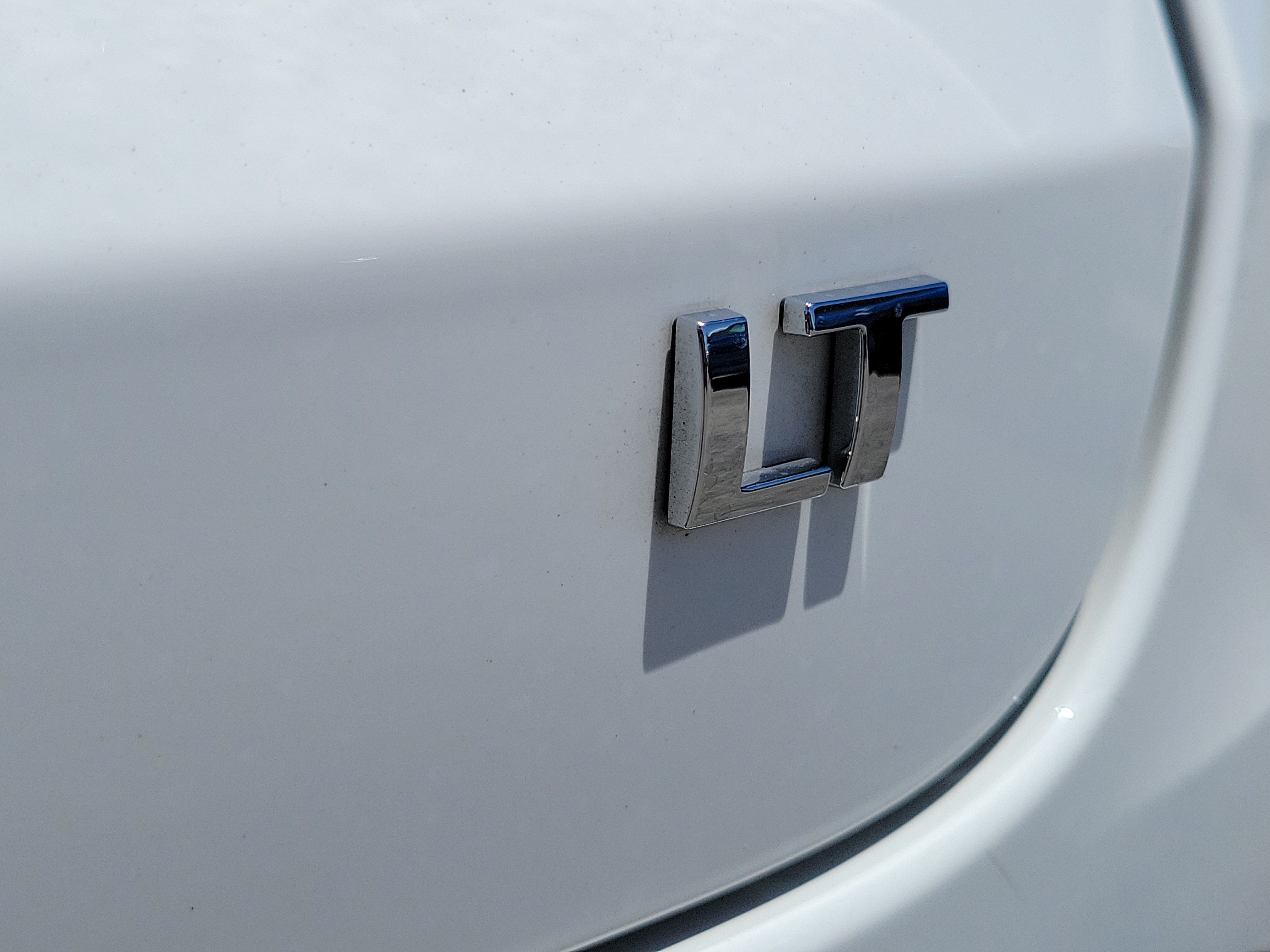 Used 2025 Summit White Chevrolet LT image 6
