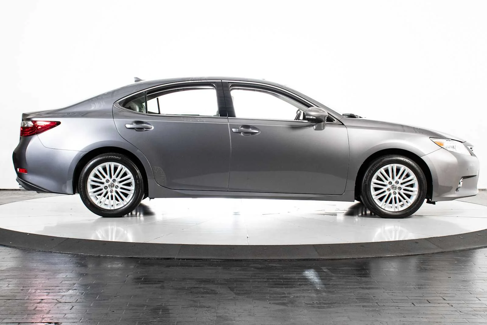 Used 2013 Nebula Gray Pearl Lexus 4dr Sdn image 8