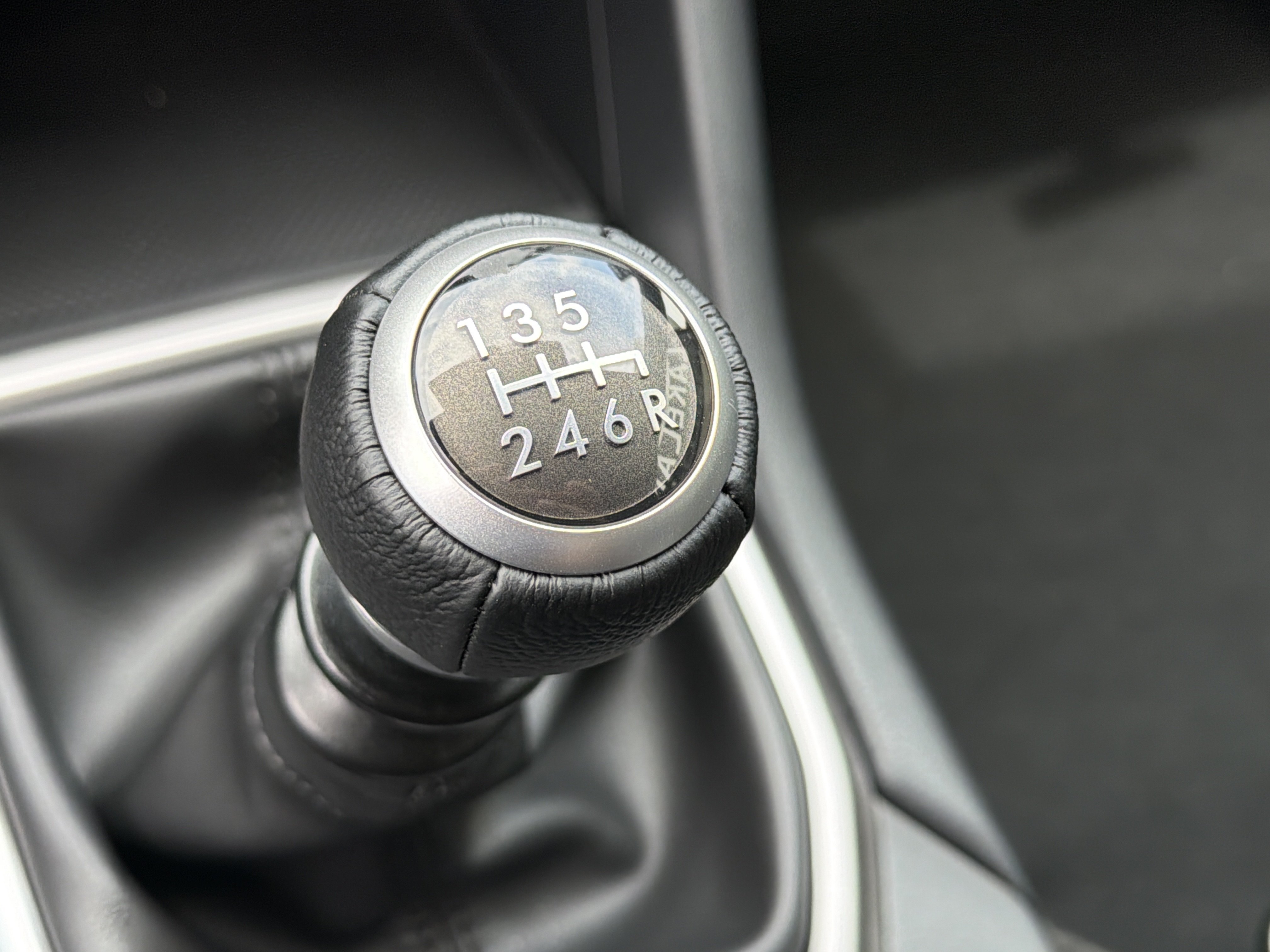 New 2026 CERAMIC WHITE Subaru Base image 28