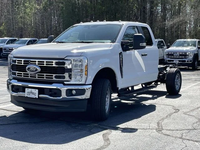 New 2026 Oxford White Ford F-350® XL image 5