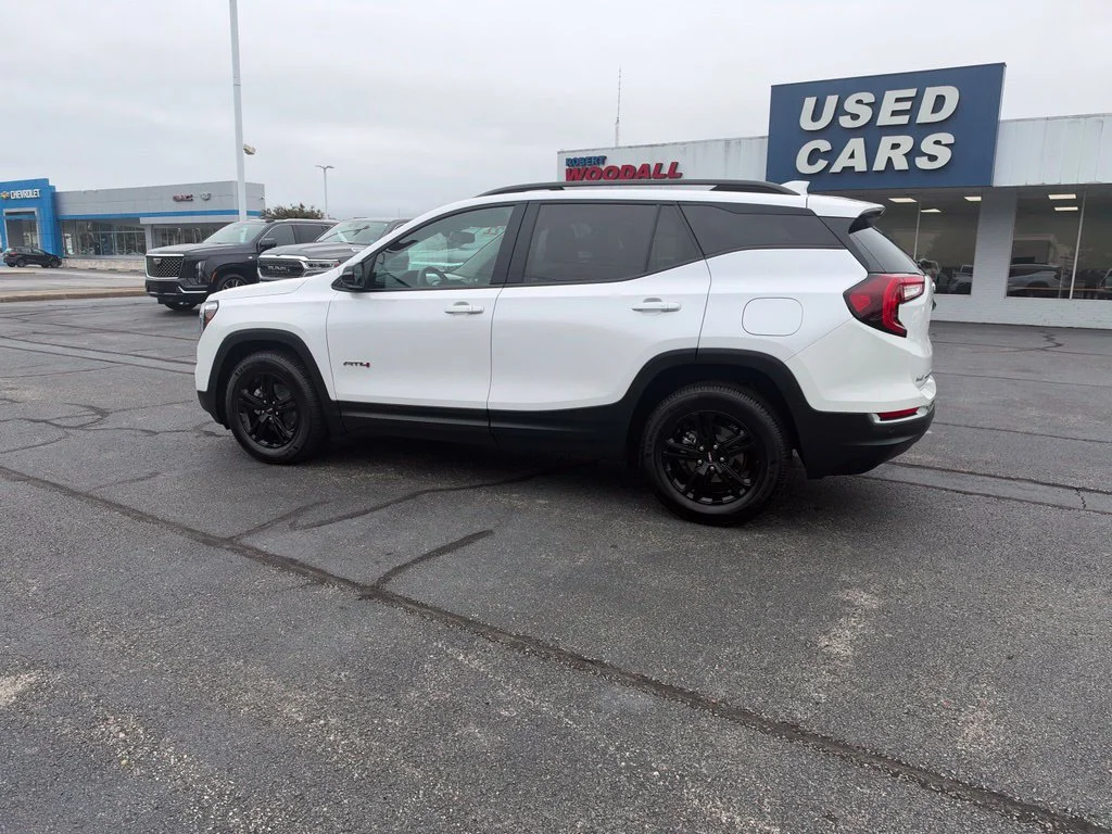 Used 2022 WHITE FROST TRICOAT GMC AT4 image 4