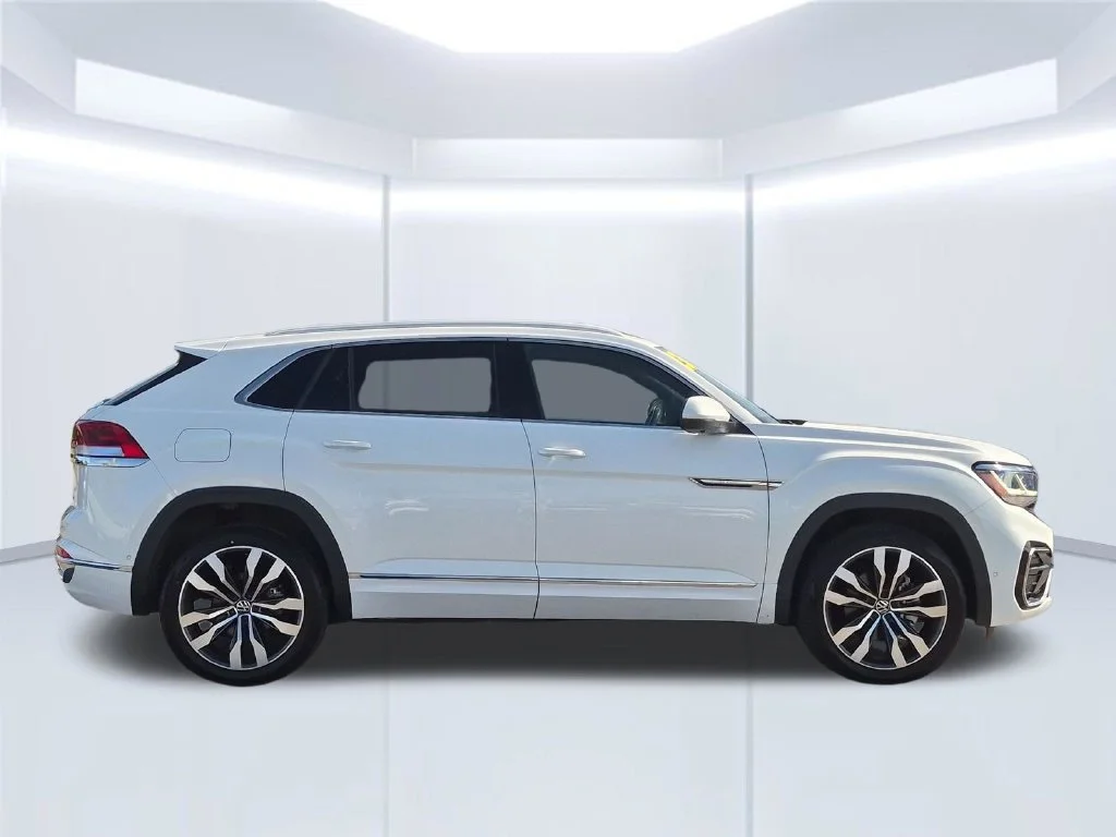 Used 2023  Volkswagen 3.6L V6 SEL Premium R-Line image 7