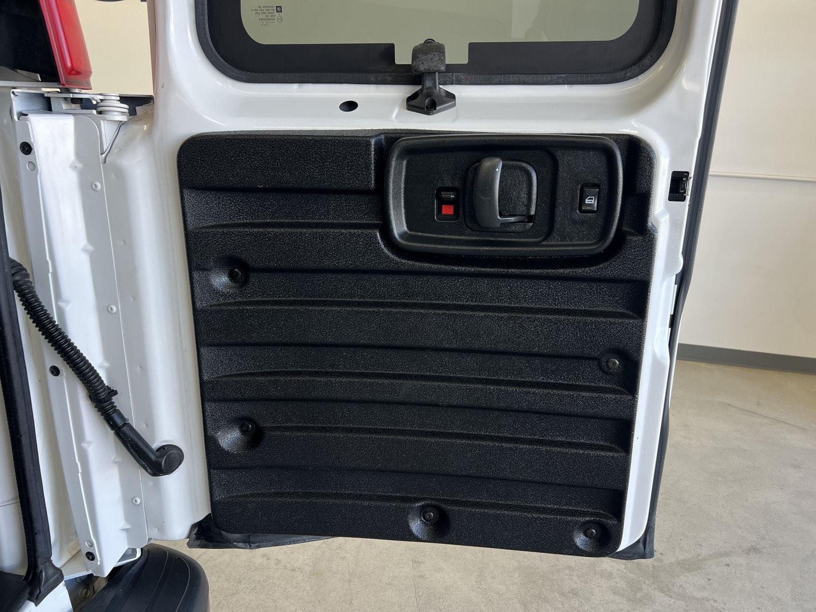 2018 GMC Savana Cargo Work Van - Photo 22