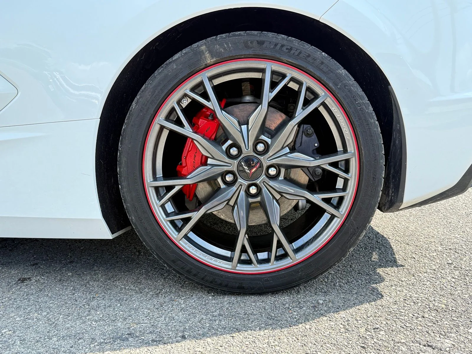 Used 2023 White Chevrolet Stingray image 27