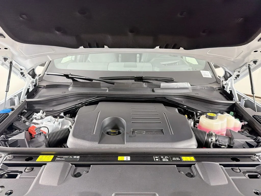 New 2026 Fuji White Land Rover SE 7 Seats image 32