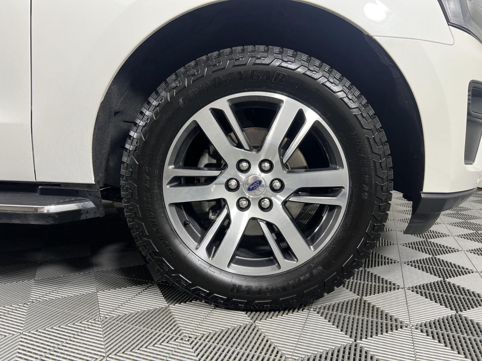Used 2023 Star White Metallic Tri-Coat Ford XLT image 14