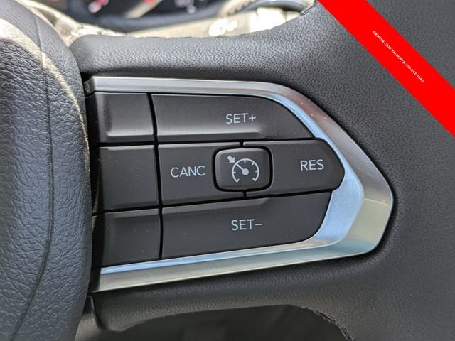 Used 2025 Red Jeep Latitude image 27
