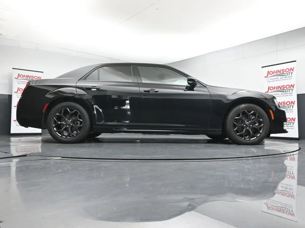 Used 2022 Black Chrysler Touring image 39