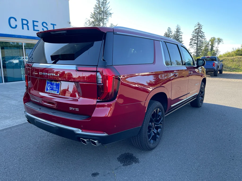 2025 GMC Yukon XL Denali - Photo 8