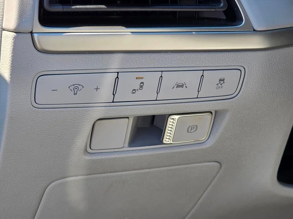 Used 2021 Gray Hyundai SEL image 8
