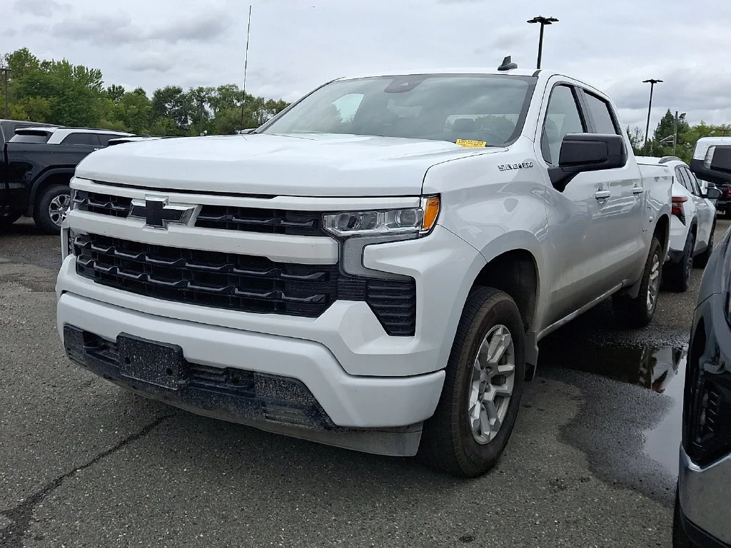 Used 2026 Summit White Chevrolet RST image 4