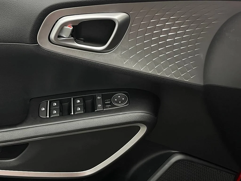 Used 2022  Kia LX image 14