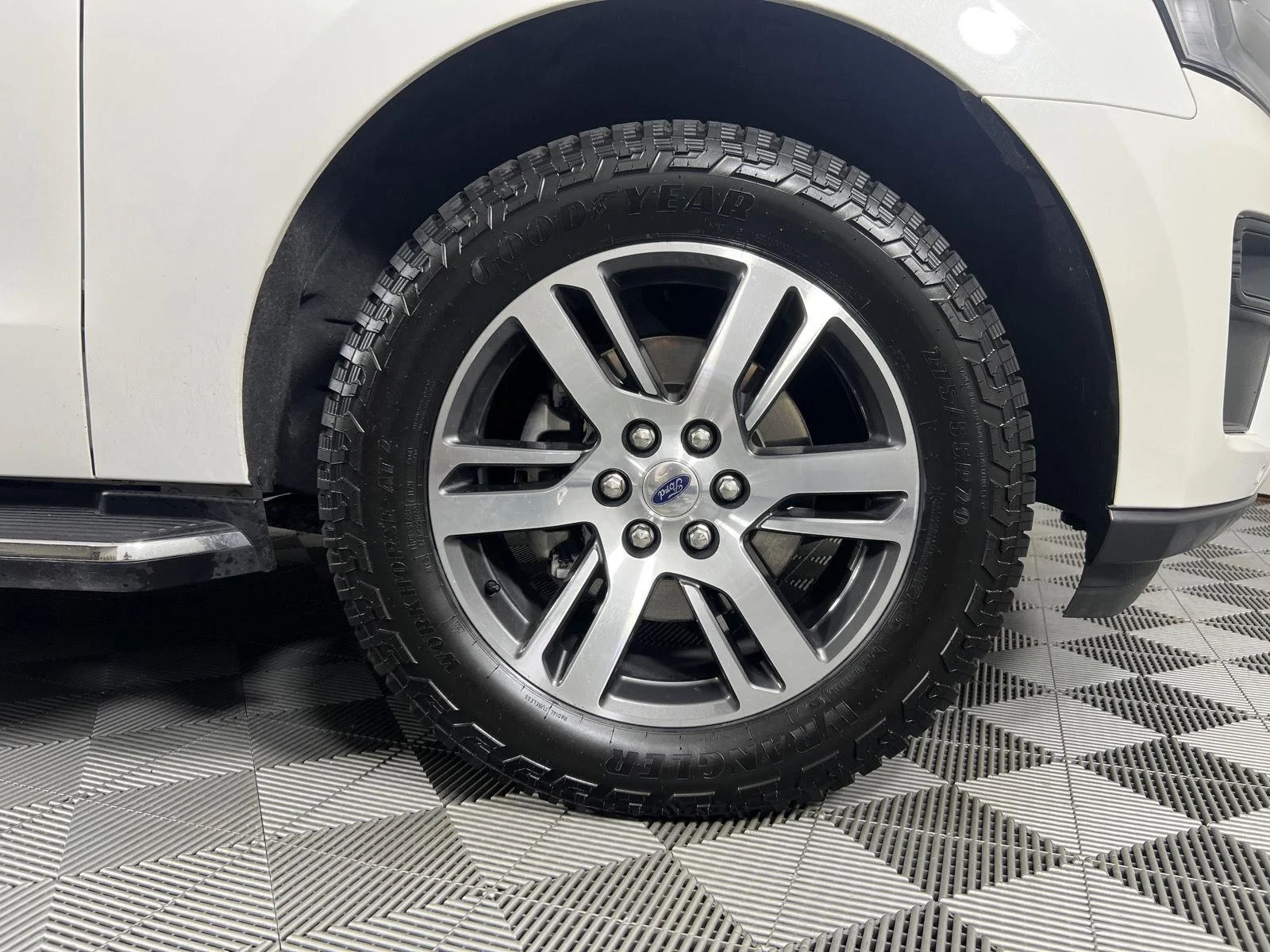 Used 2023 Star White Metallic Tri-Coat Ford XLT image 14