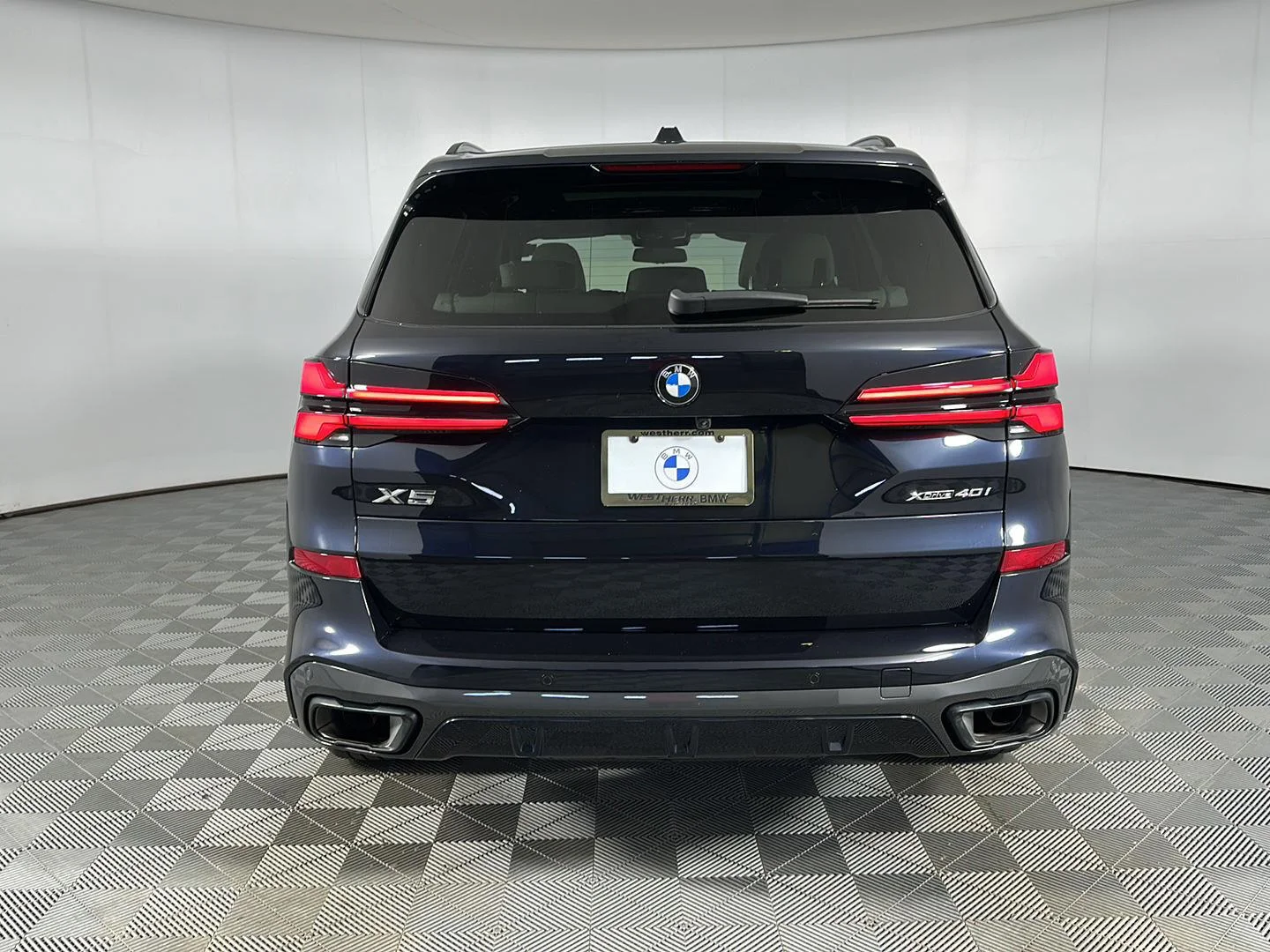 Used 2025 Carbon Black Metallic BMW xDrive40i image 21