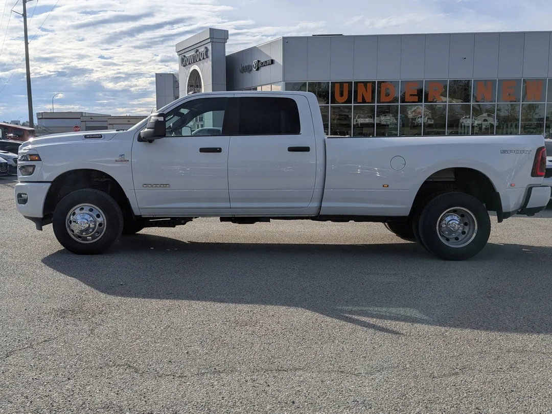 New 2026 White RAM Big Horn - - 6.7L HO Diesel - Max Tow Pkg w/ 5th Wheel Prep - Level 2 Plus Pkg w/ 12 Nav & More! image 5