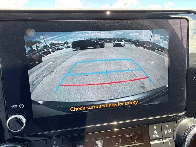 2025 Toyota Highlander XLE - Photo 6