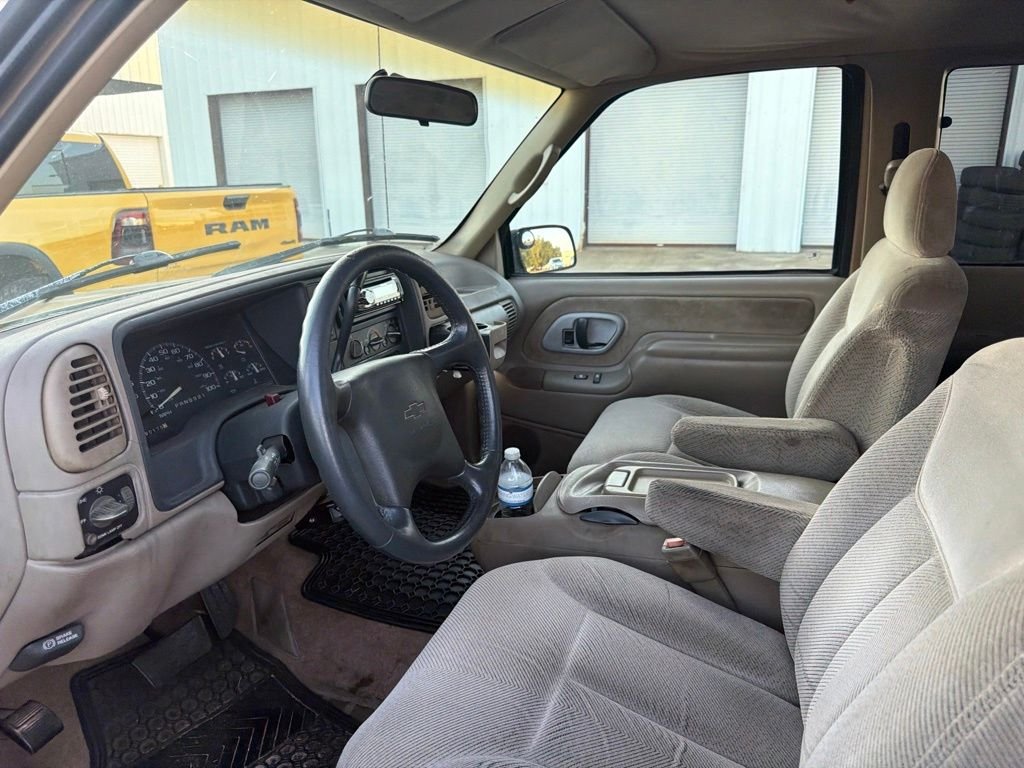 Used 1996  Chevrolet Cheyenne image 27