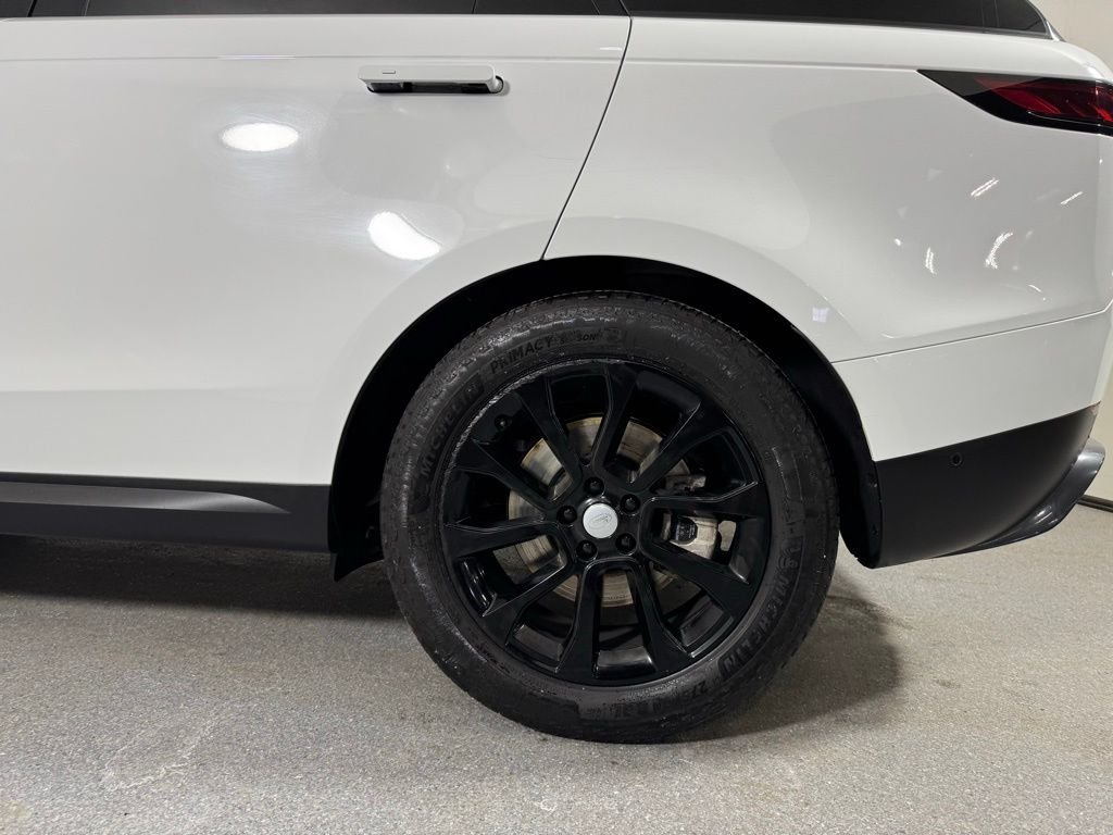 Used 2024 Fuji White Land Rover SE image 34