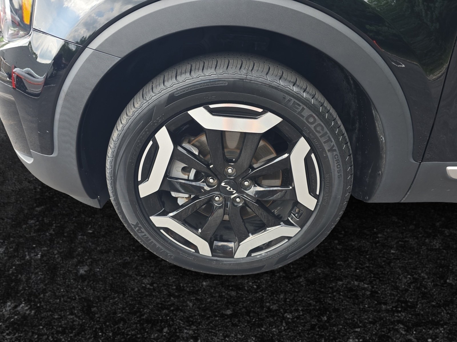 Used 2023 Black Kia EX image 9
