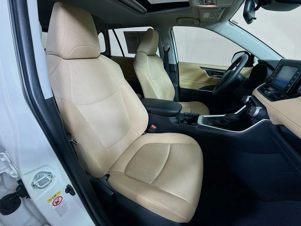 Used 2019 Super White Toyota XLE image 27