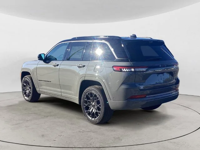 New 2027 Gray Jeep SUMMIT 4X4 image 3