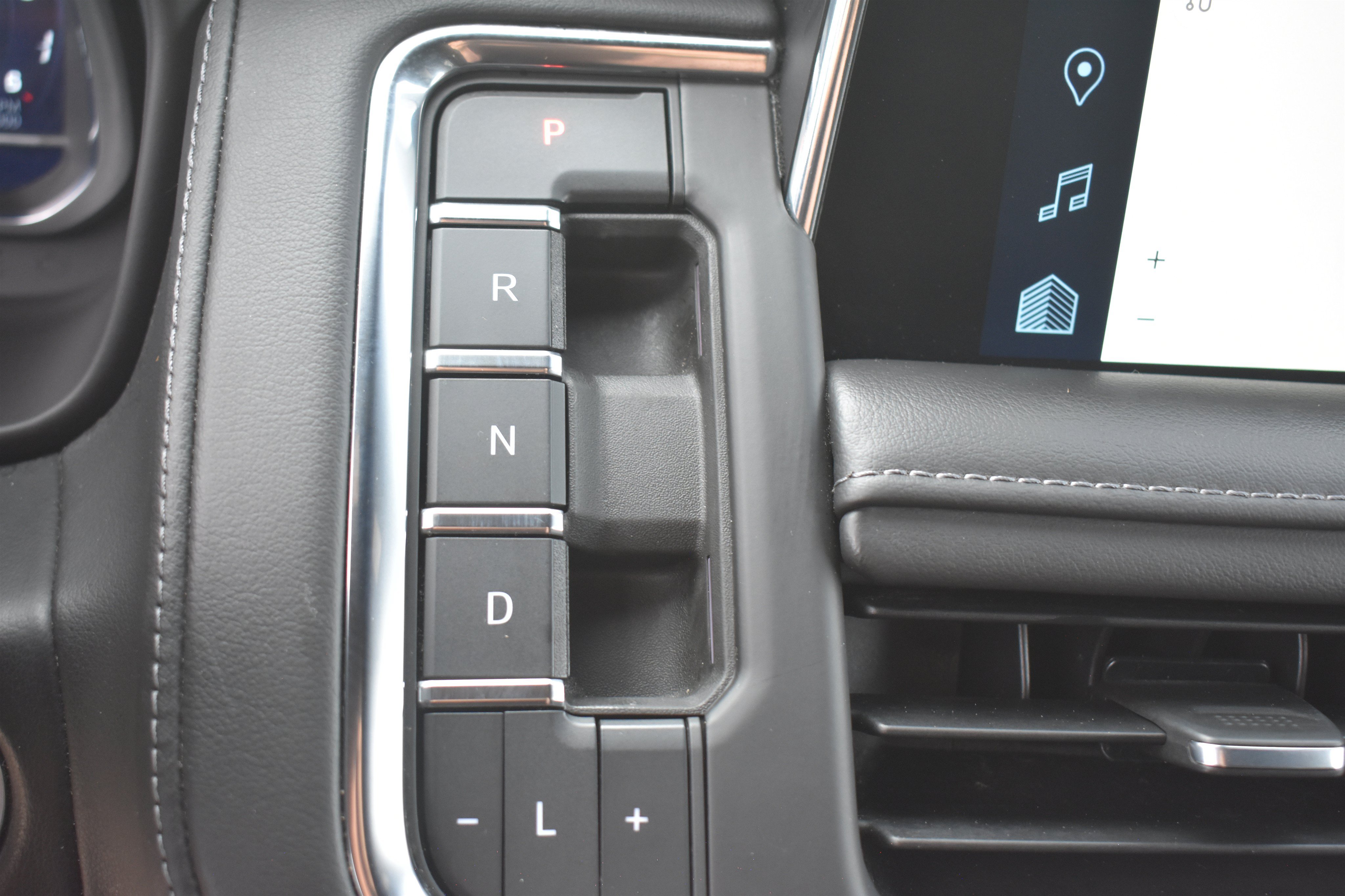 Used 2022 Dark Ash Metallic Chevrolet Z71 image 27