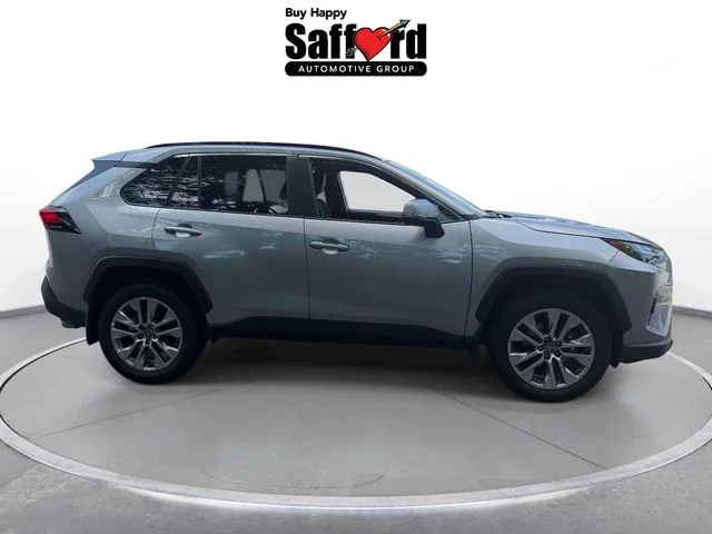 Used 2025 Silver Toyota XLE Premium image 5