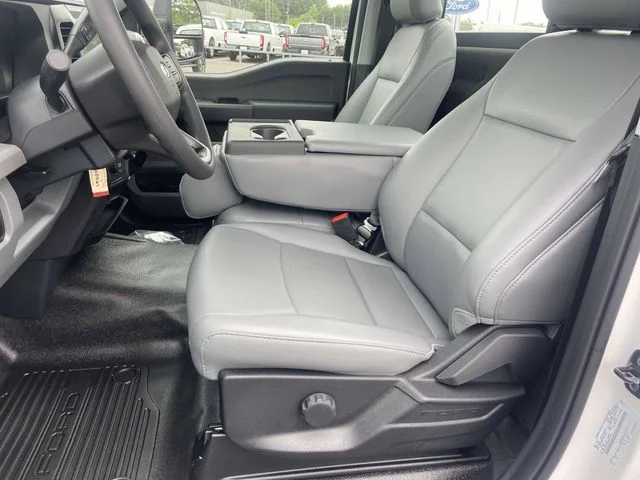 2025 Ford F-350 Super Duty Chassis Cab XL - Photo 12