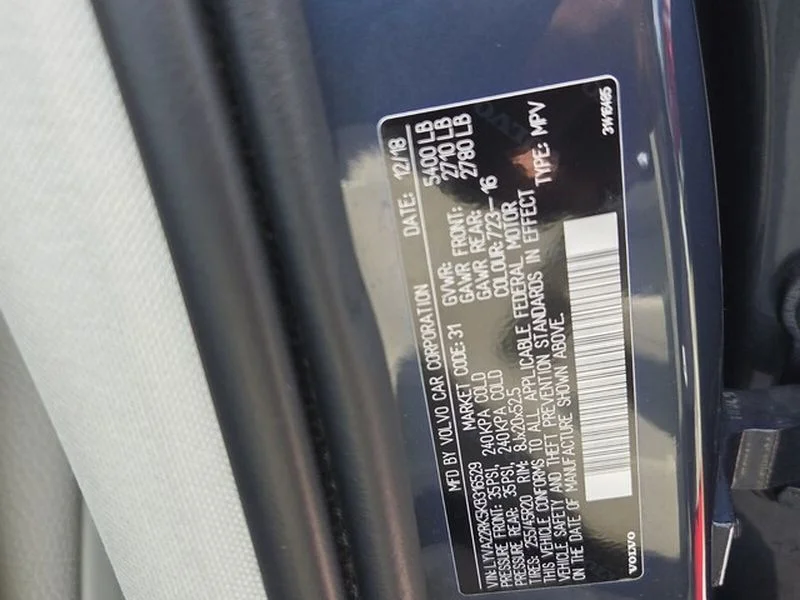 Used 2019 Denim Blue Metallic Volvo Momentum image 7