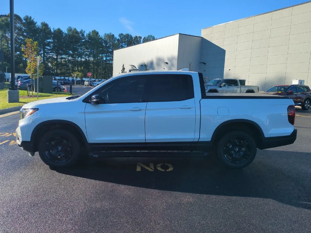 Used 2025  Honda Black Edition image 7