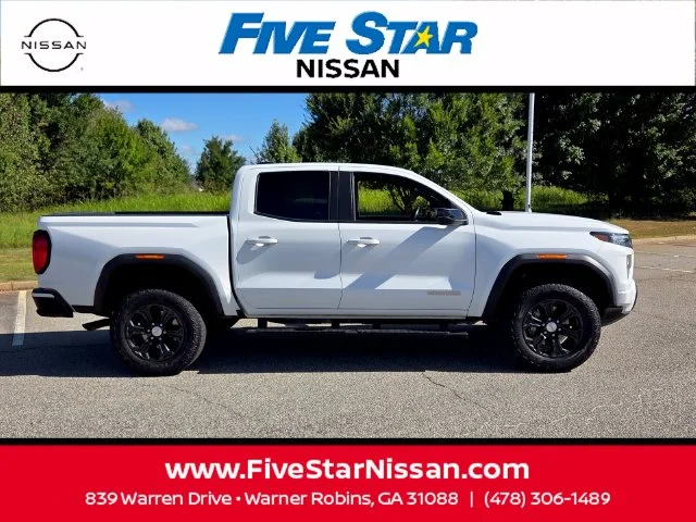 Used 2024 White GMC Elevation image 14