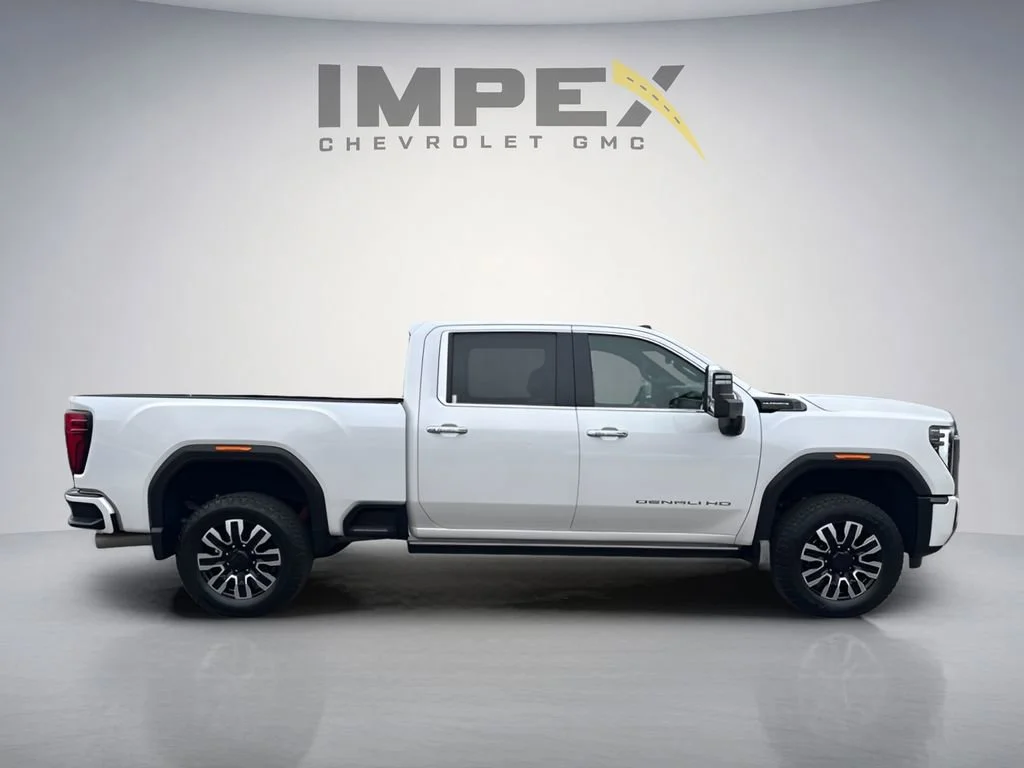 Used 2024 White Frost Tricoat GMC Denali Ultimate image 6