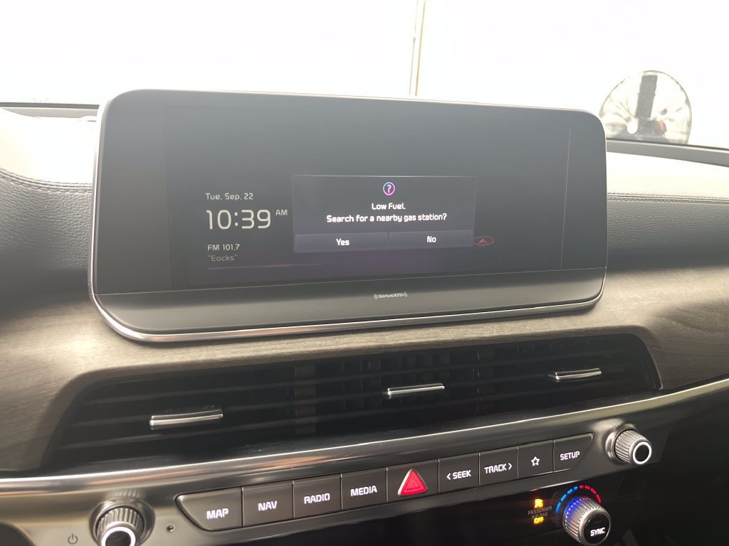 Used 2022 White Kia EX image 19