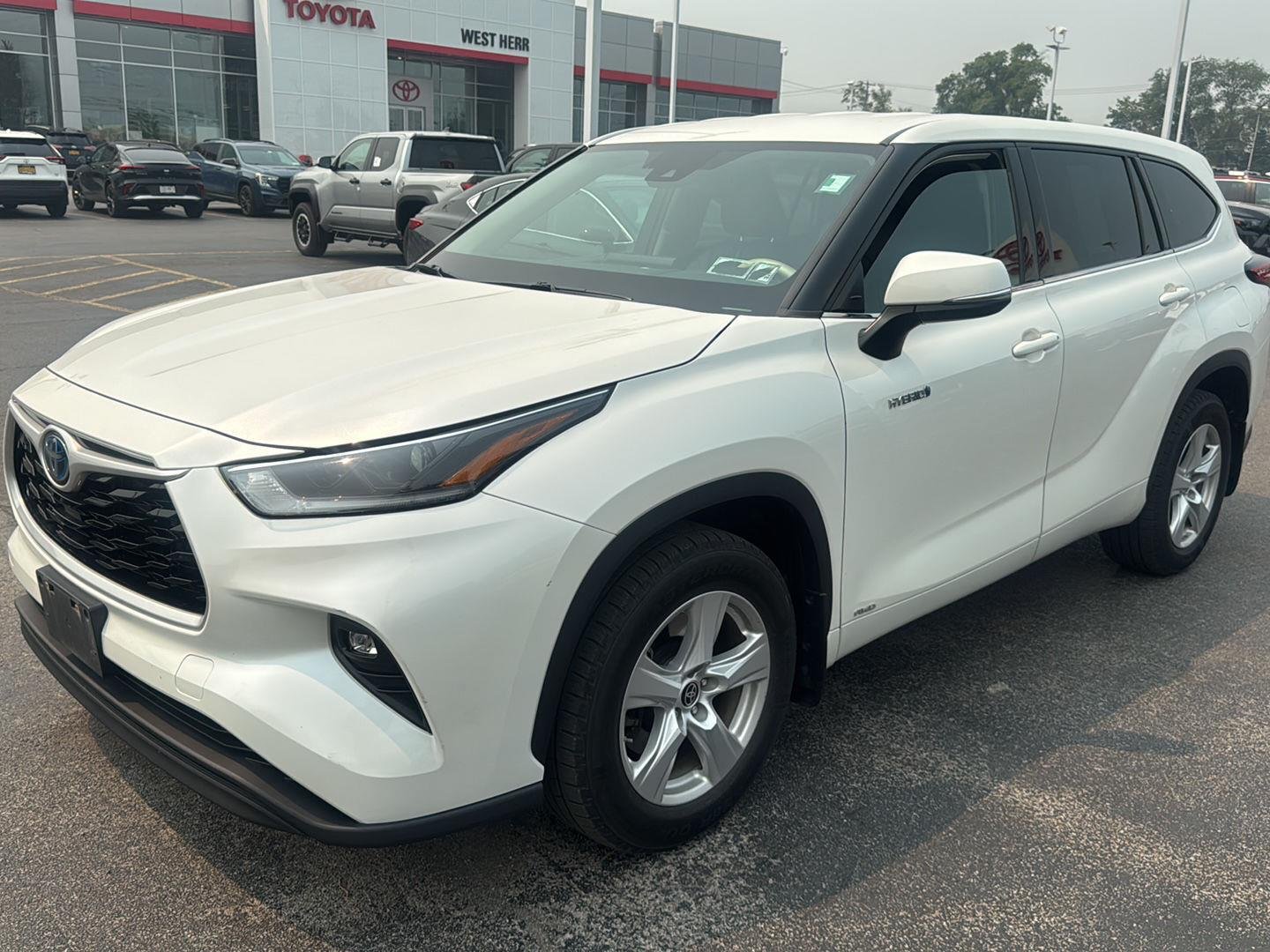 Used 2021 Blizzard Pearl Toyota Hybrid LE image 3