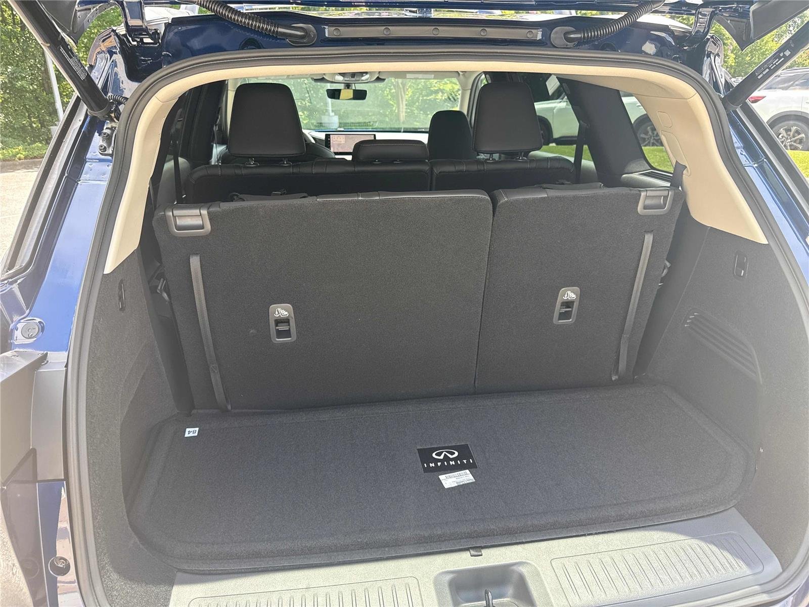 New 2027 GRAND BLUE INFINITI Luxe FWD image 30