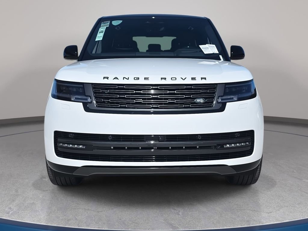 New 2026 Ostuni Pearl White LAND ROVER SE LWB 7-Seats / V8 image 2