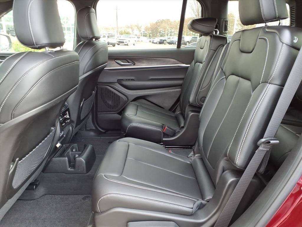 New 2025 Velvet Red Pearl-Coat Exterior Paint Jeep Limited image 24