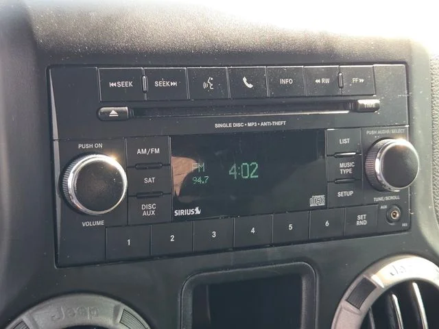 Used 2017  Jeep Sport image 22