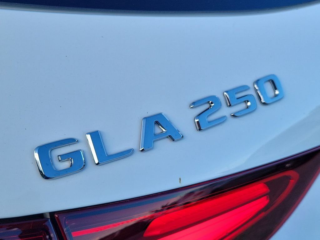 New 2026 Polar White Mercedes-Benz GLA 250 image 7