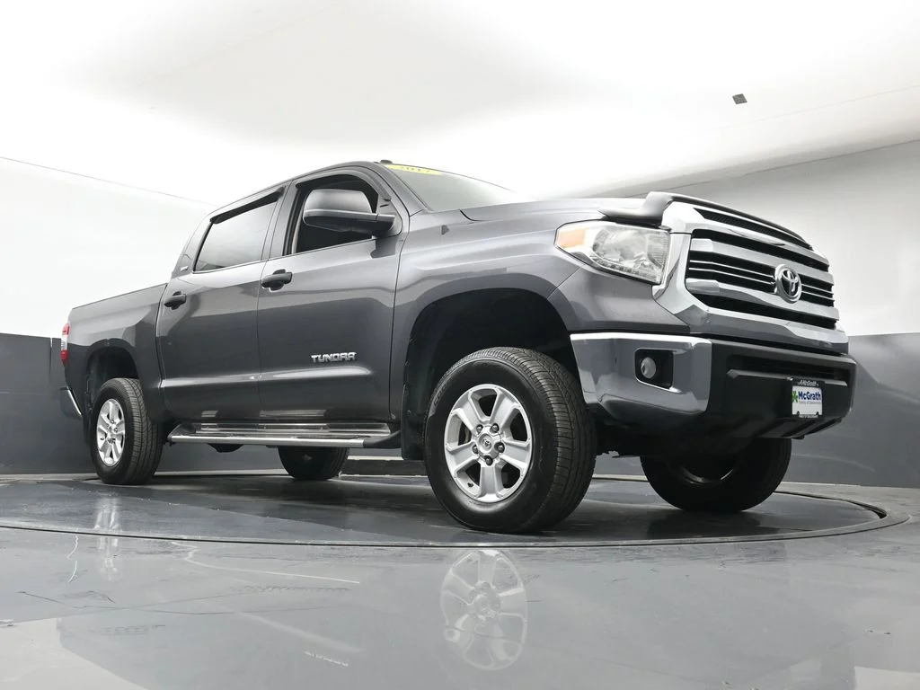 Used 2017 Gray Toyota SR5 image 26
