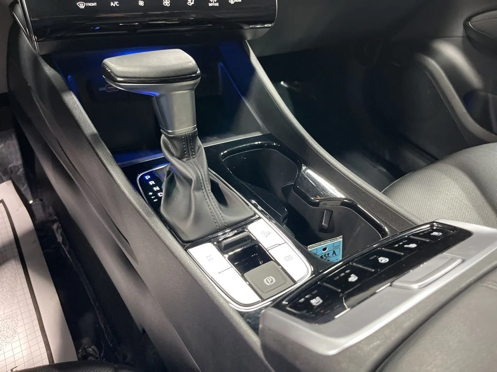 Used 2022 Ice White Hyundai Limited image 27