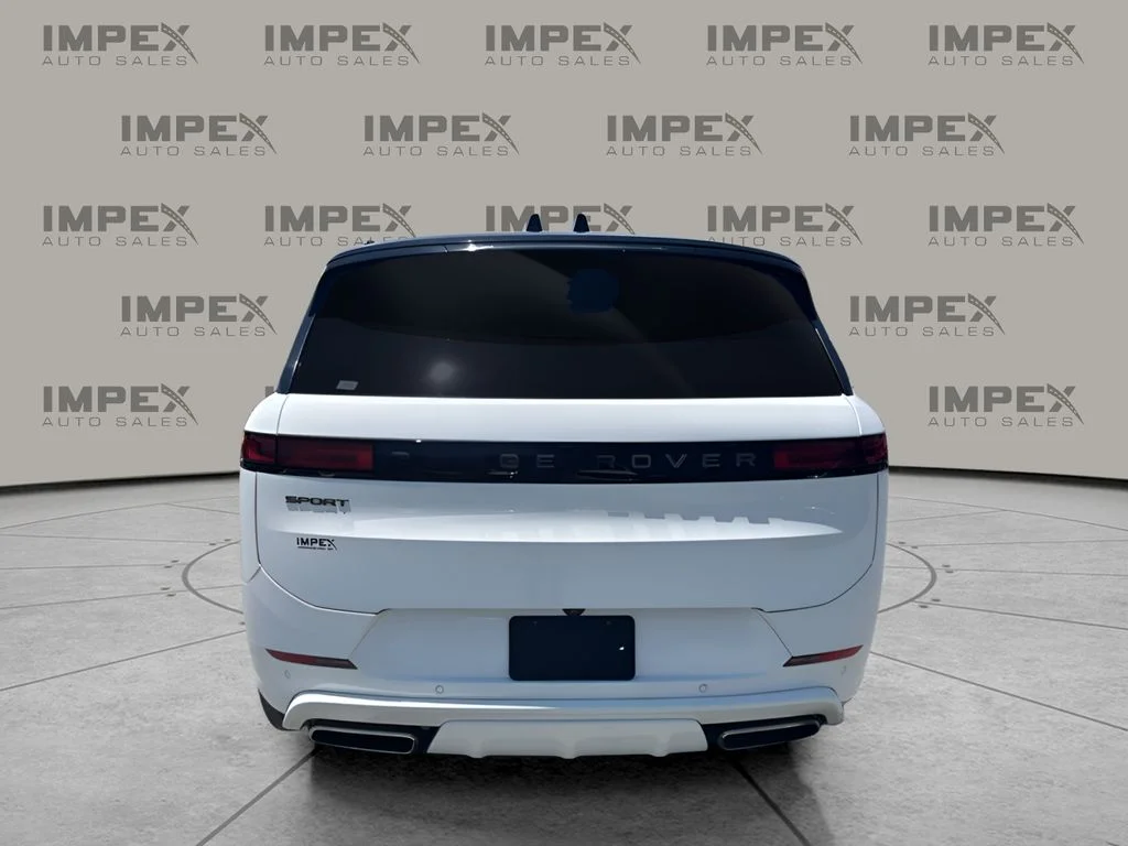Used 2024 White Land Rover Dynamic SE image 4