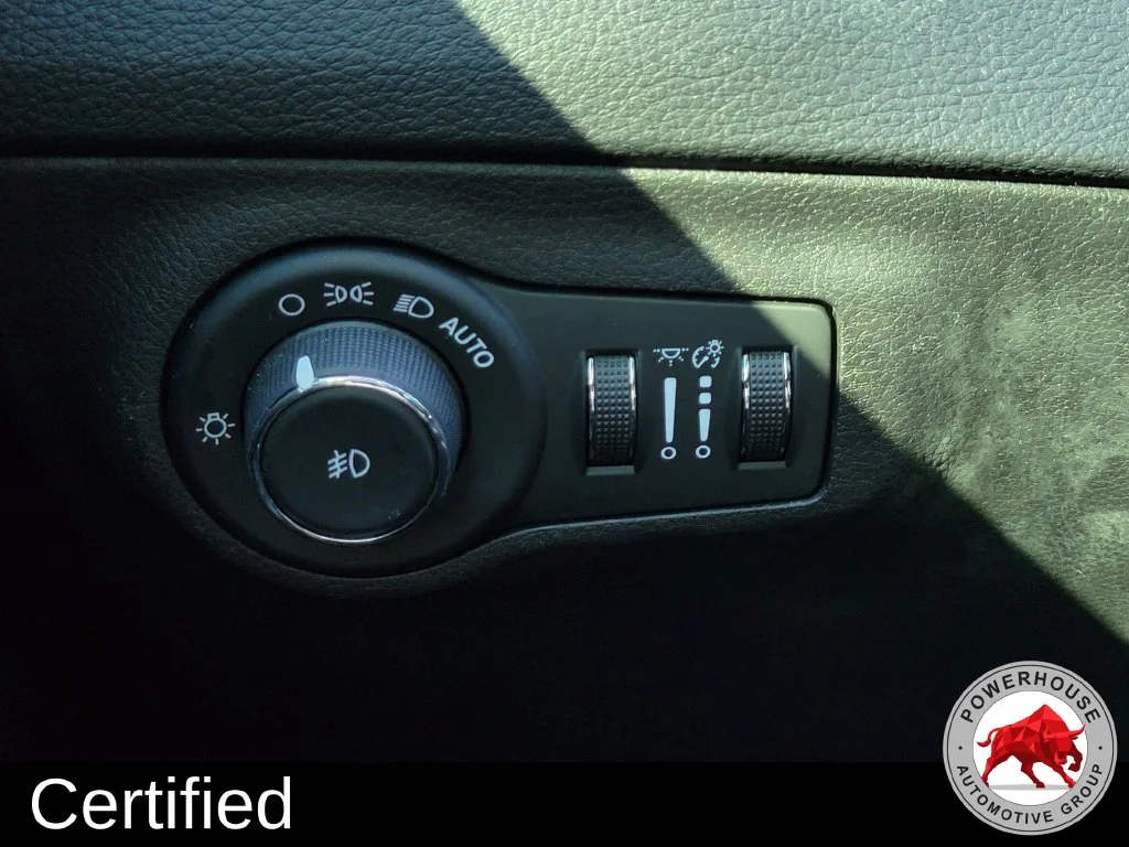 Used 2018 Orange Jeep Trailhawk image 28
