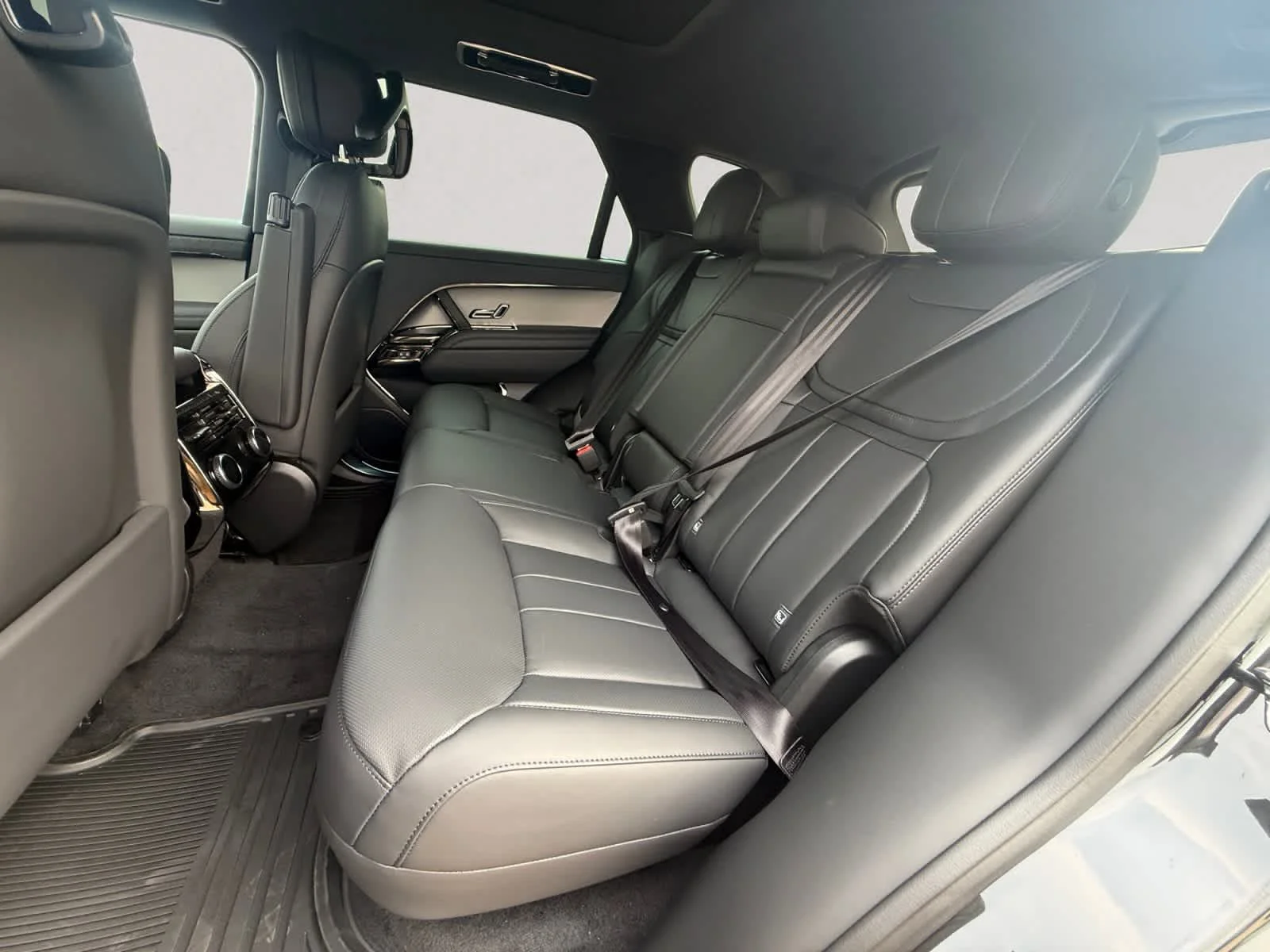 New 2026 Santorini Black Land Rover SE image 13