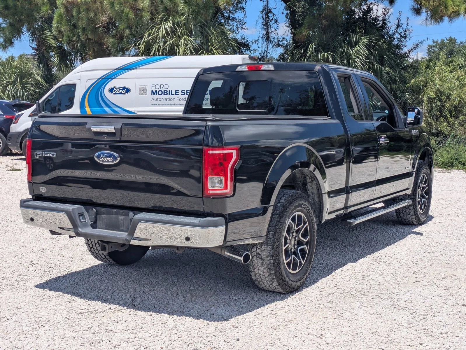 Used 2016 Shadow Black Ford XLT image 5