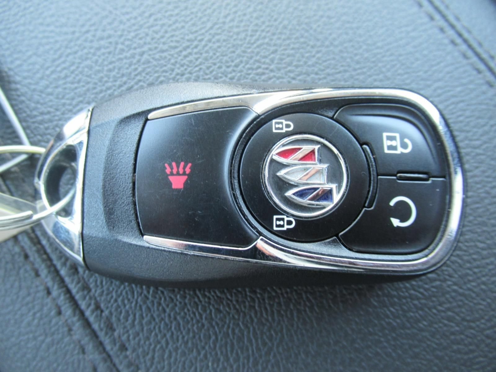 Used 2023 SUMMIT WHITE Buick Preferred image 32